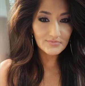 Meet your Posher, Miya